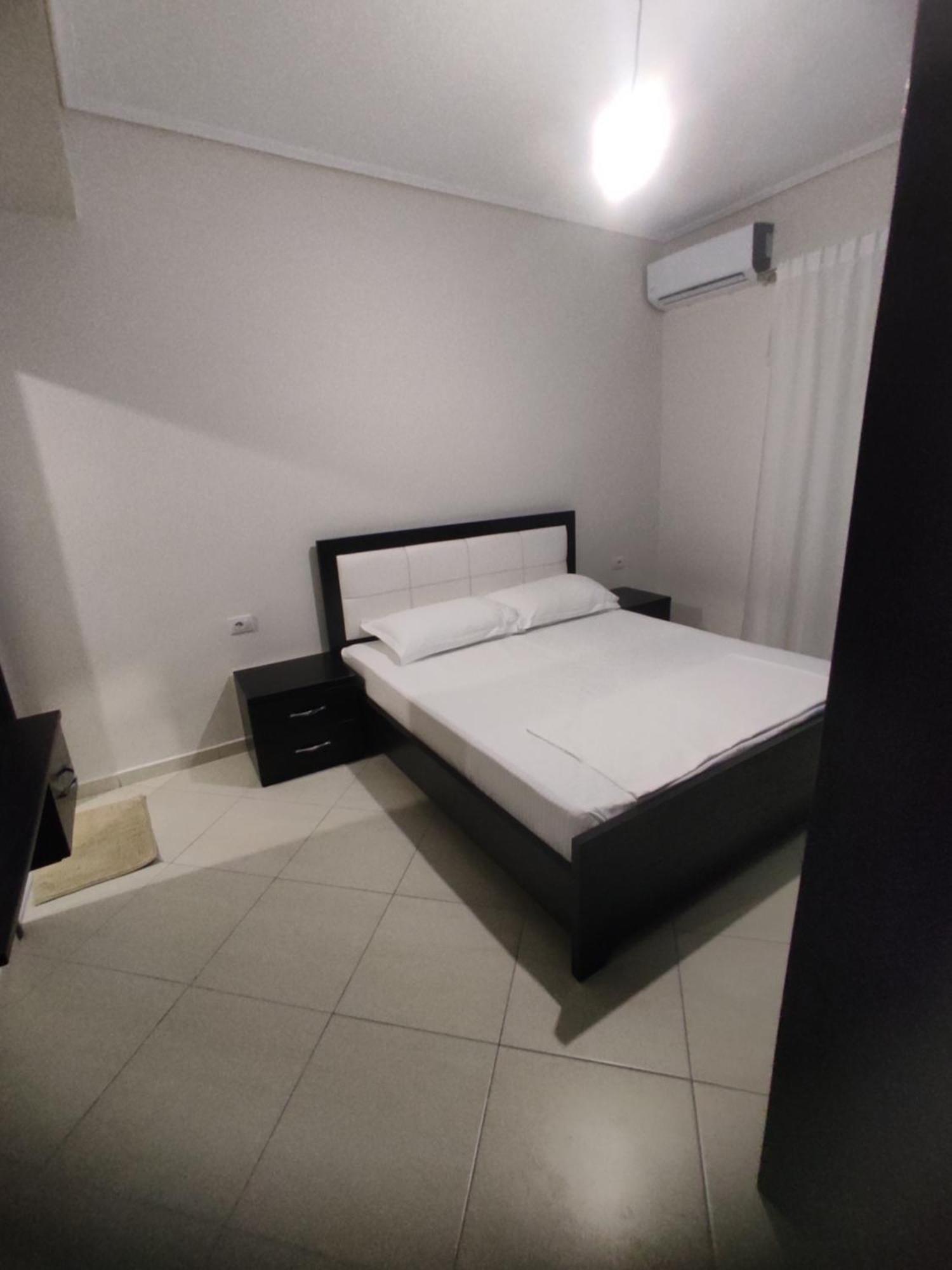 Lukova Center Apartments Bagian luar foto
