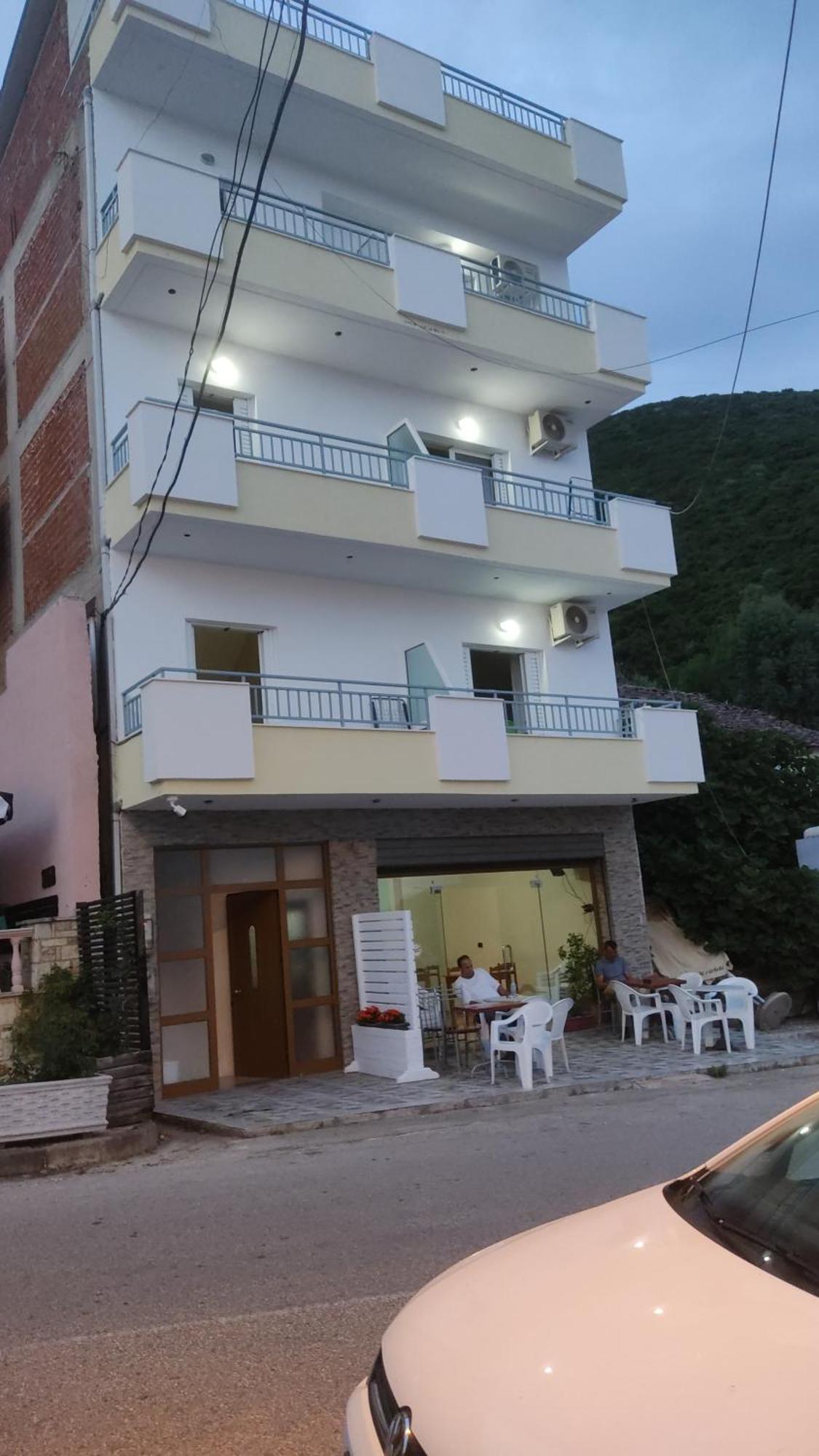 Lukova Center Apartments Bagian luar foto
