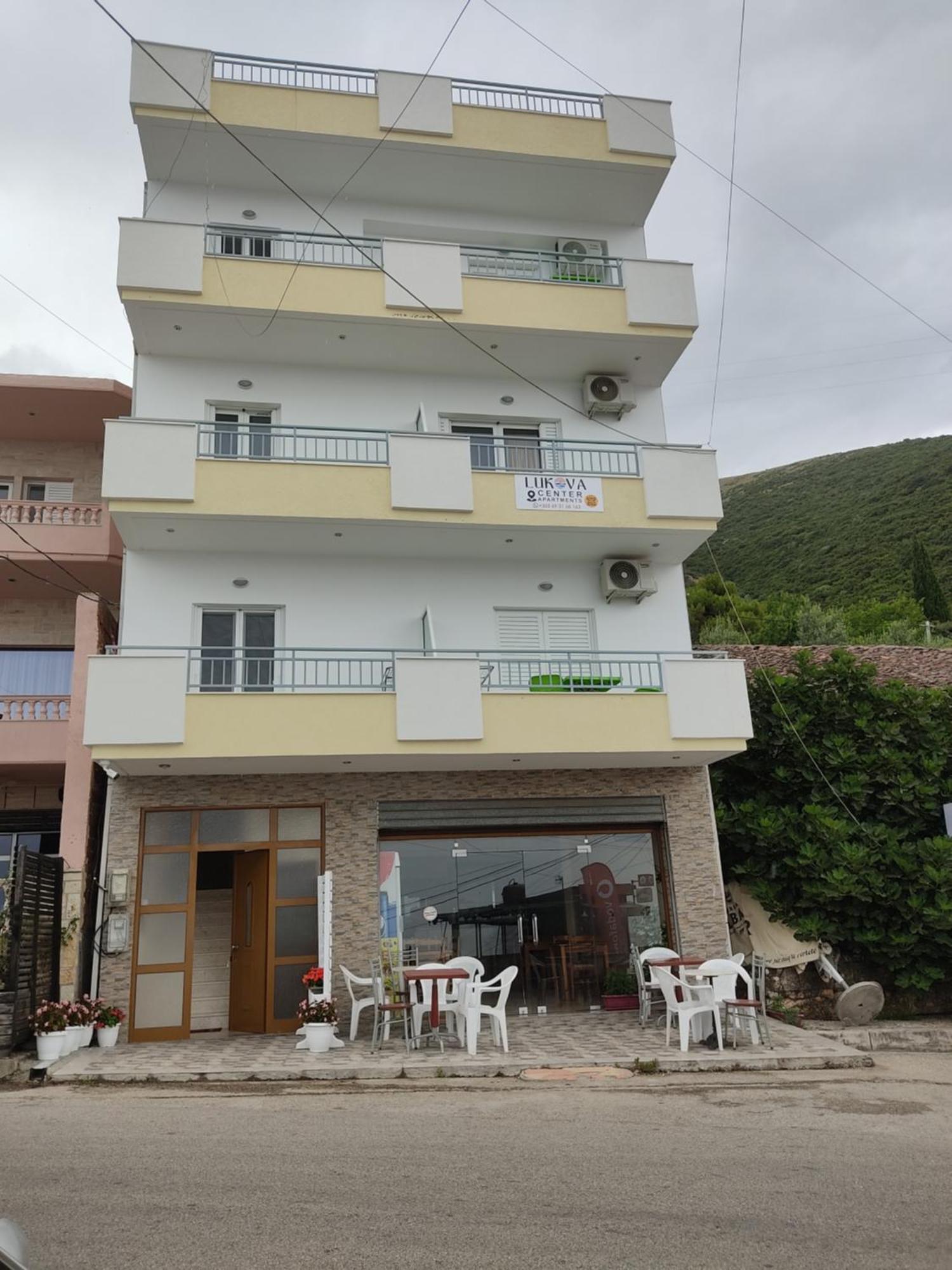 Lukova Center Apartments Bagian luar foto