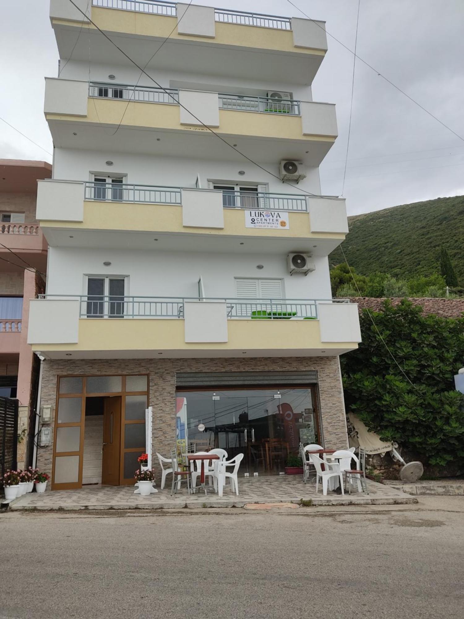 Lukova Center Apartments Bagian luar foto